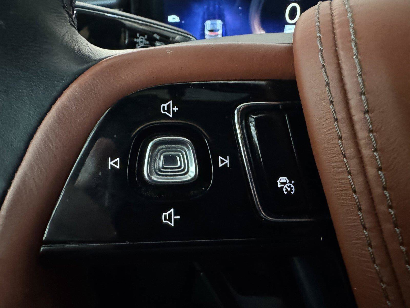 Used 2025 Lincoln Aviator Reserve w/ Equipment Group 201A AWD/4WD image 18