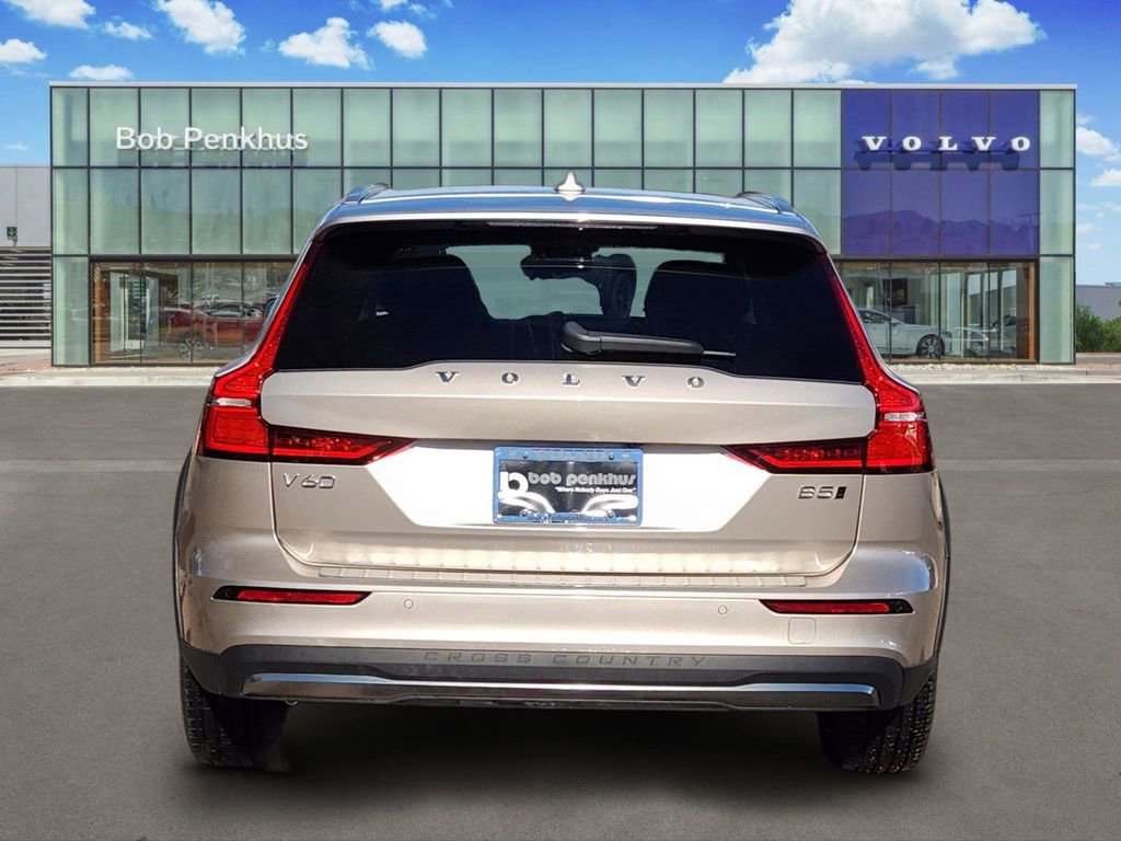 Used 2025 Volvo V60 B5 Cross Country Ultra image 25