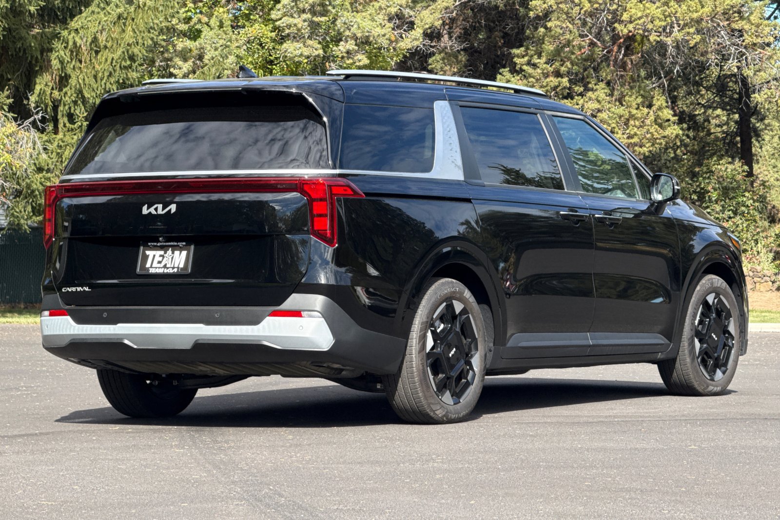 Used 2026 Kia Carnival EX FWD image 4