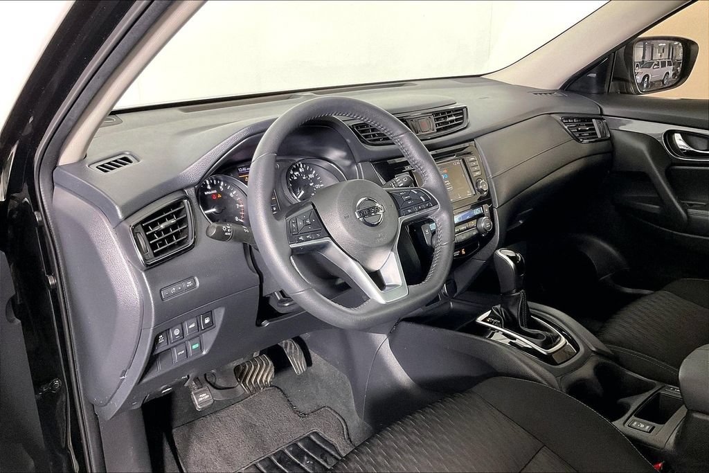 Used 2020 Nissan Rogue SV FWD image 17