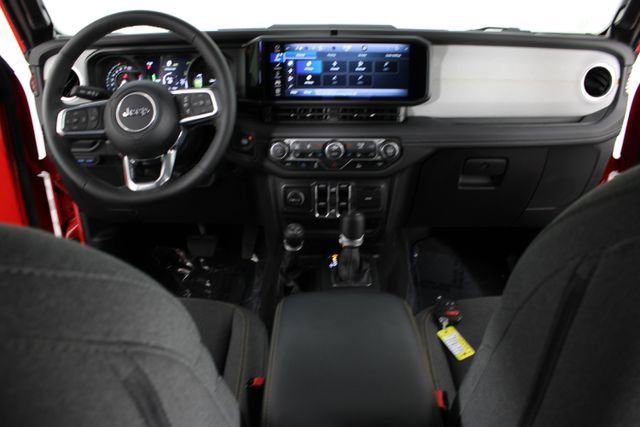 Used 2025 Jeep Wrangler Unlimited Sahara AWD/4WD image 9