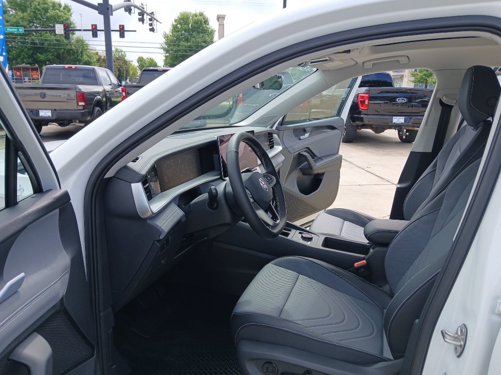 New 2026 Volkswagen Tiguan SE FWD image 9