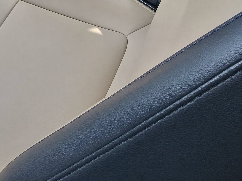 Used 2022 Chevrolet Equinox Premier AWD/4WD image 25