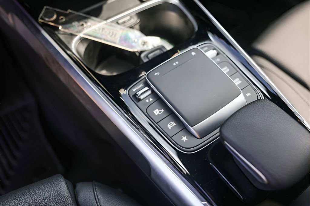 Used 2023 Mercedes-Benz EQB 350 4MATIC SUV image 19