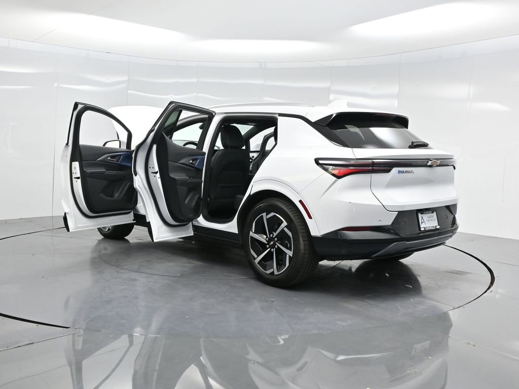 Used 2025 Chevrolet Equinox EV LT w/ Convenience Package image 45