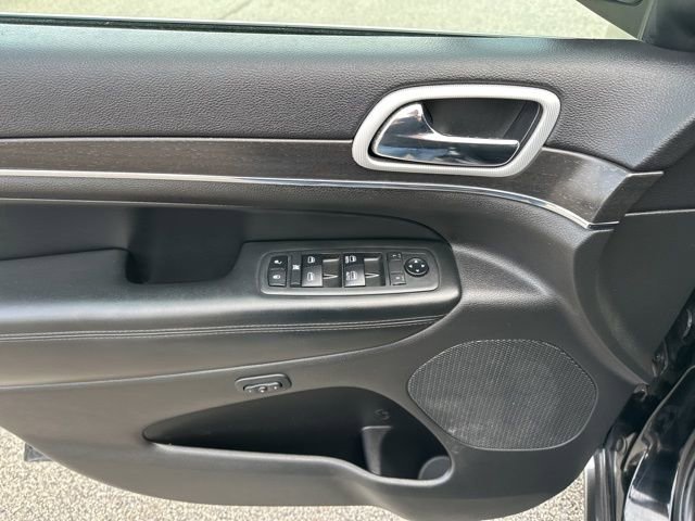 Used 2018 Jeep Grand Cherokee Limited AWD/4WD image 19