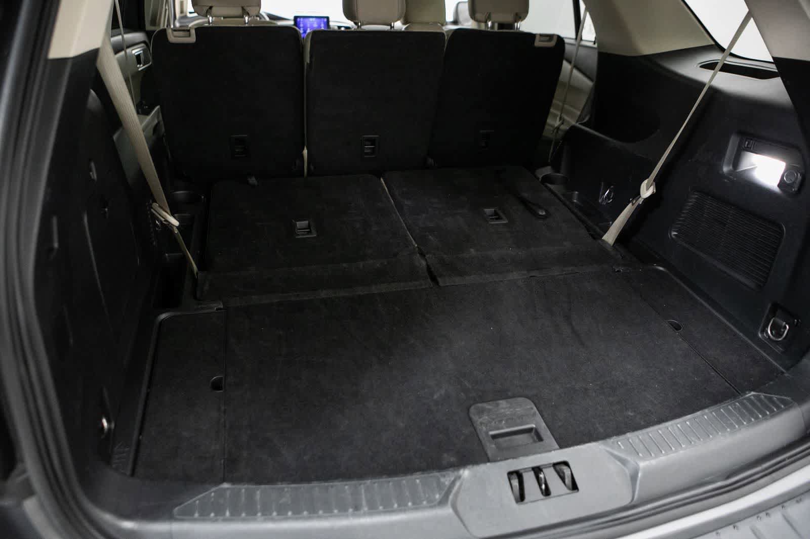 Used 2023 Ford Explorer XLT RWD image 37