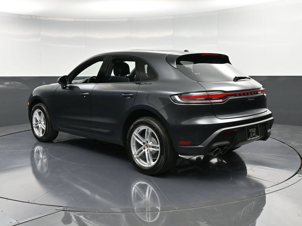 Certified 2025 Porsche Macan AWD/4WD image 3