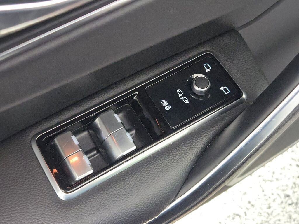 Used 2024 Jaguar F-PACE R-Dynamic S image 23