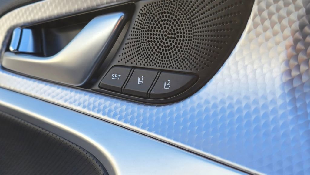 Used 2023 Genesis G70 2.0T w/ Sport Prestige Package image 23