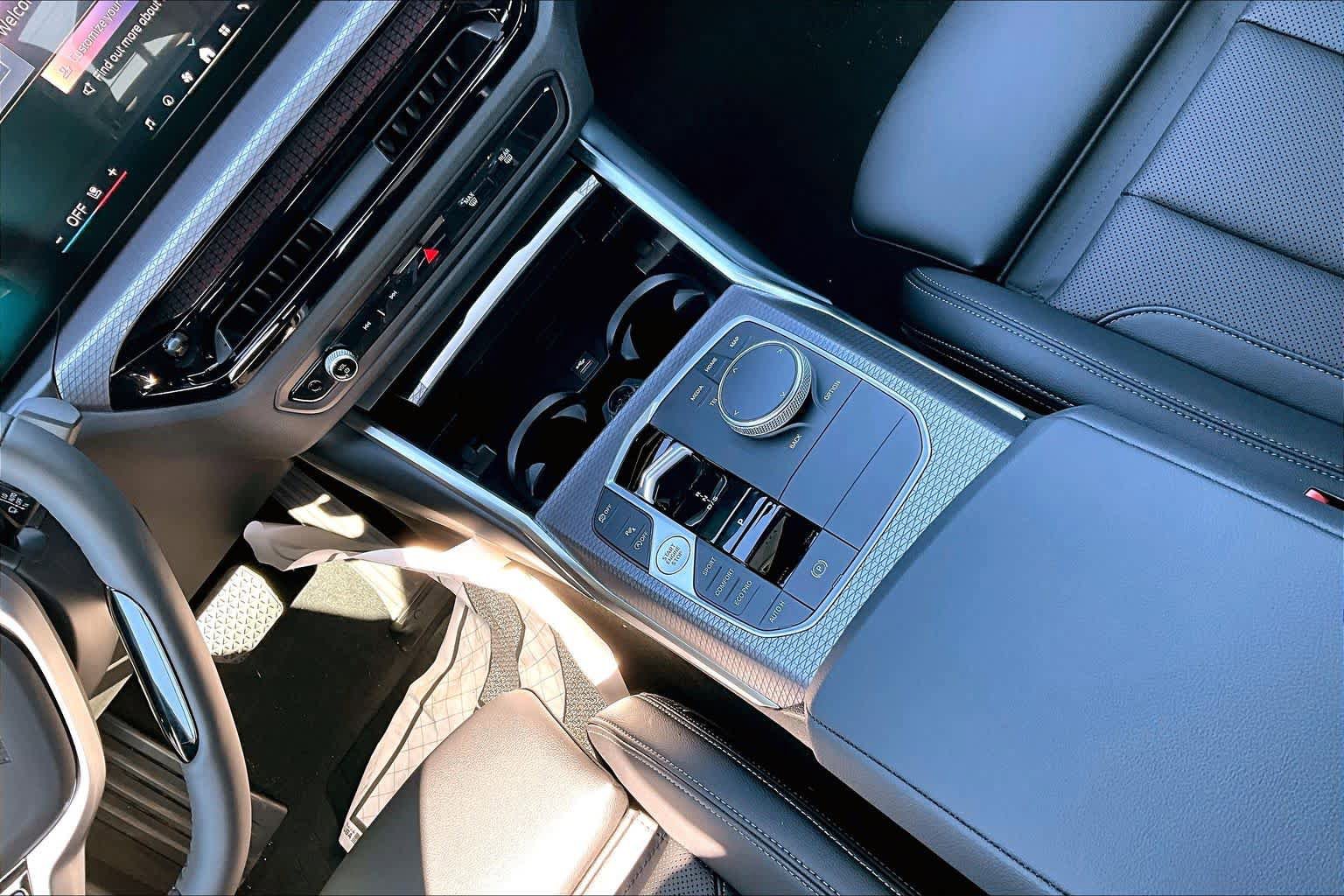 Used 2026 BMW 330i Sedan w/ Premium Package RWD image 11