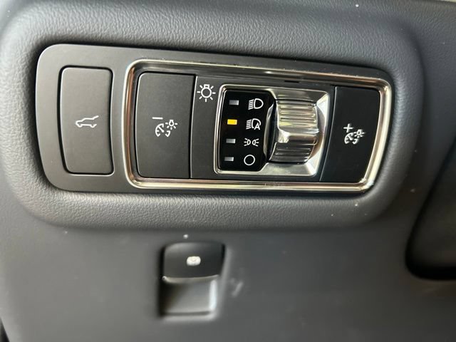 Used 2025 Lincoln Nautilus Reserve AWD/4WD image 19