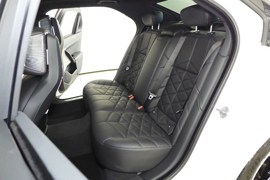 Used 2023 BMW 740i w/ Parking Assistance Package RWD image 21