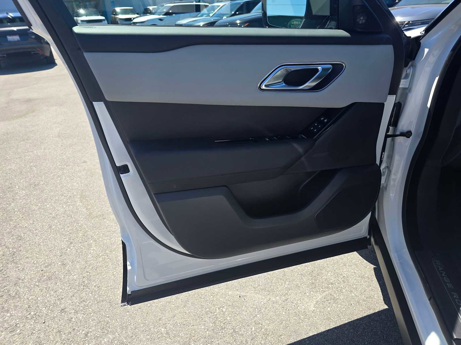 New 2026 Land Rover Range Rover Velar Dynamic SE image 22