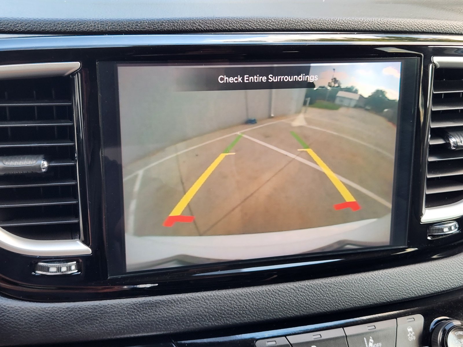 Used 2024 Chrysler Pacifica Touring-L FWD image 19