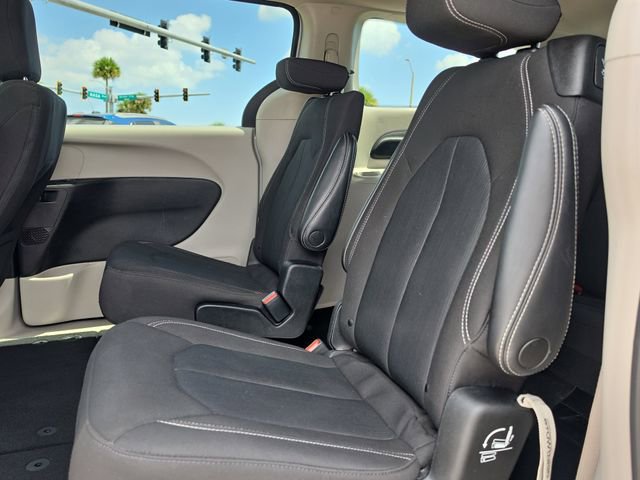 Used 2023 Chrysler Voyager LX FWD image 11