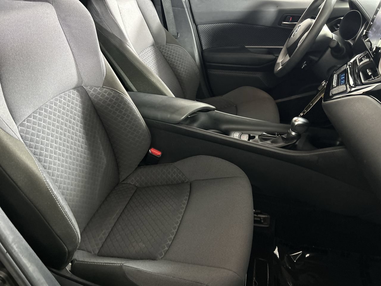 Used 2020 Toyota C-HR LE FWD image 26