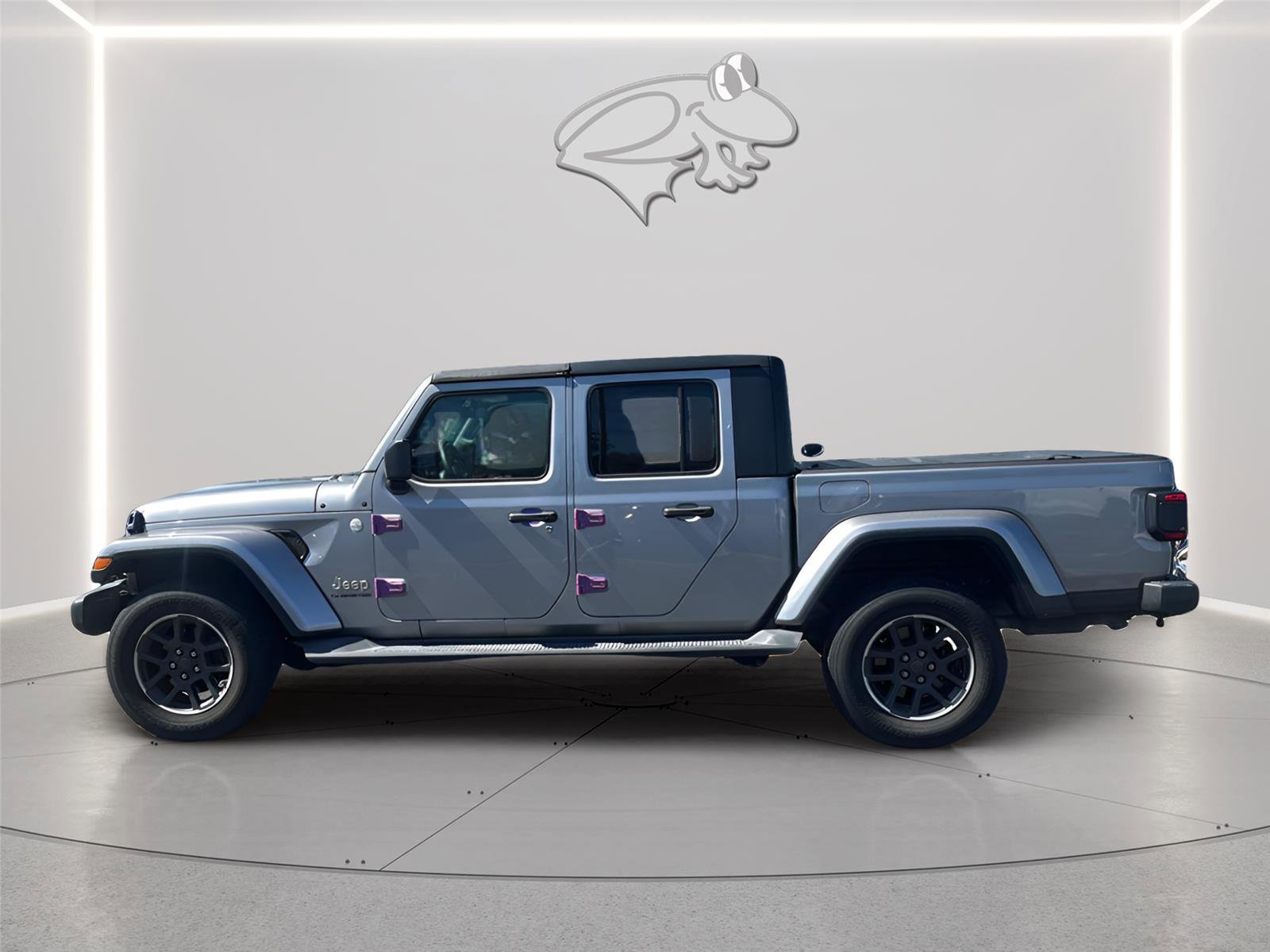 Used 2020 Jeep Gladiator Overland AWD/4WD image 4