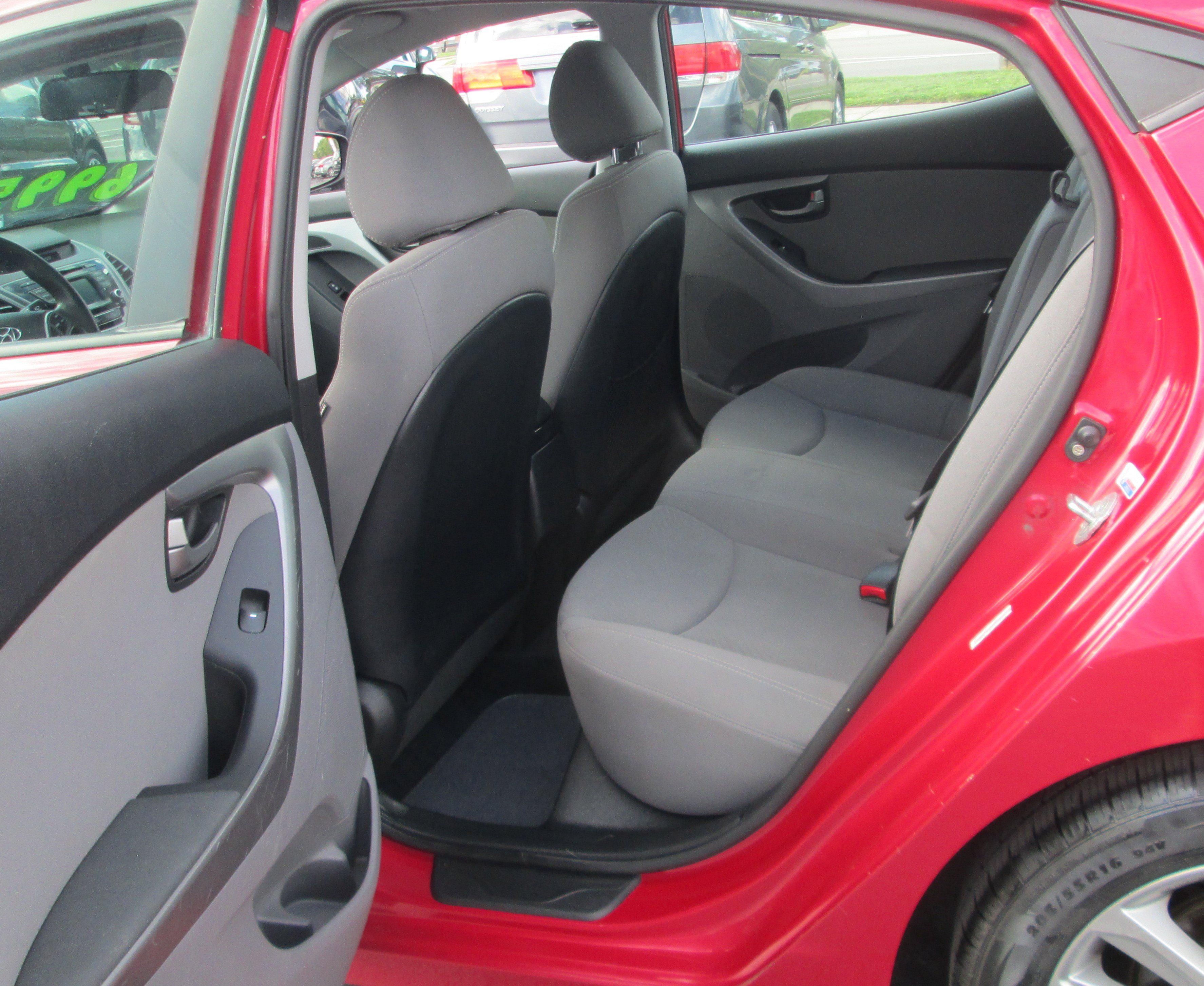Used 2015 Hyundai Elantra SE w/ Option Group 02 FWD image 11