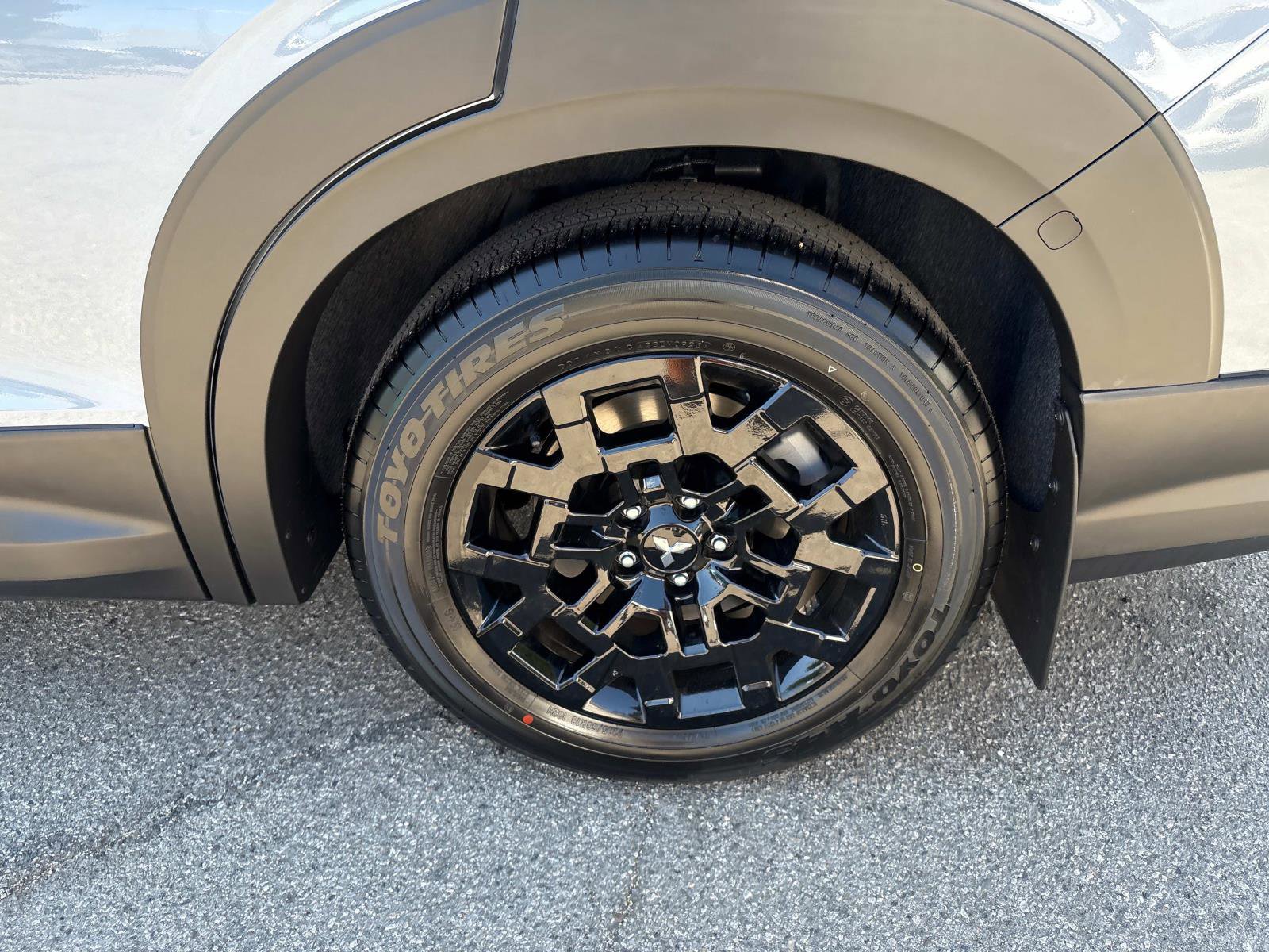 New 2025 Mitsubishi Outlander SE image 8