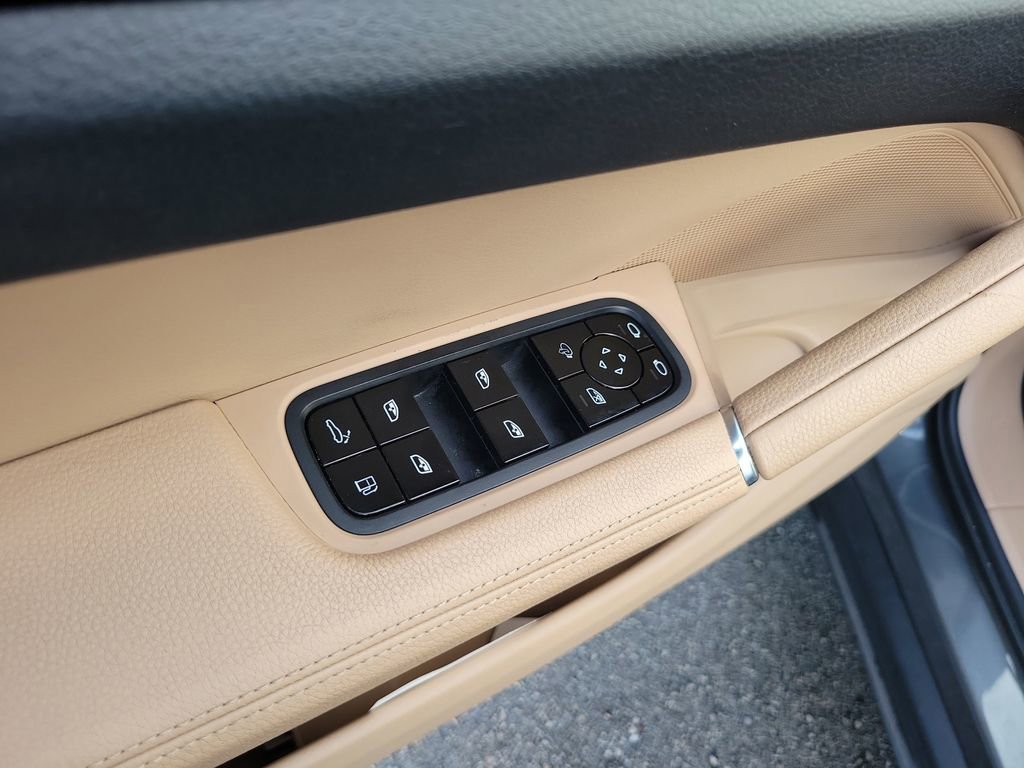 Used 2019 Porsche Cayenne E-Hybrid image 17