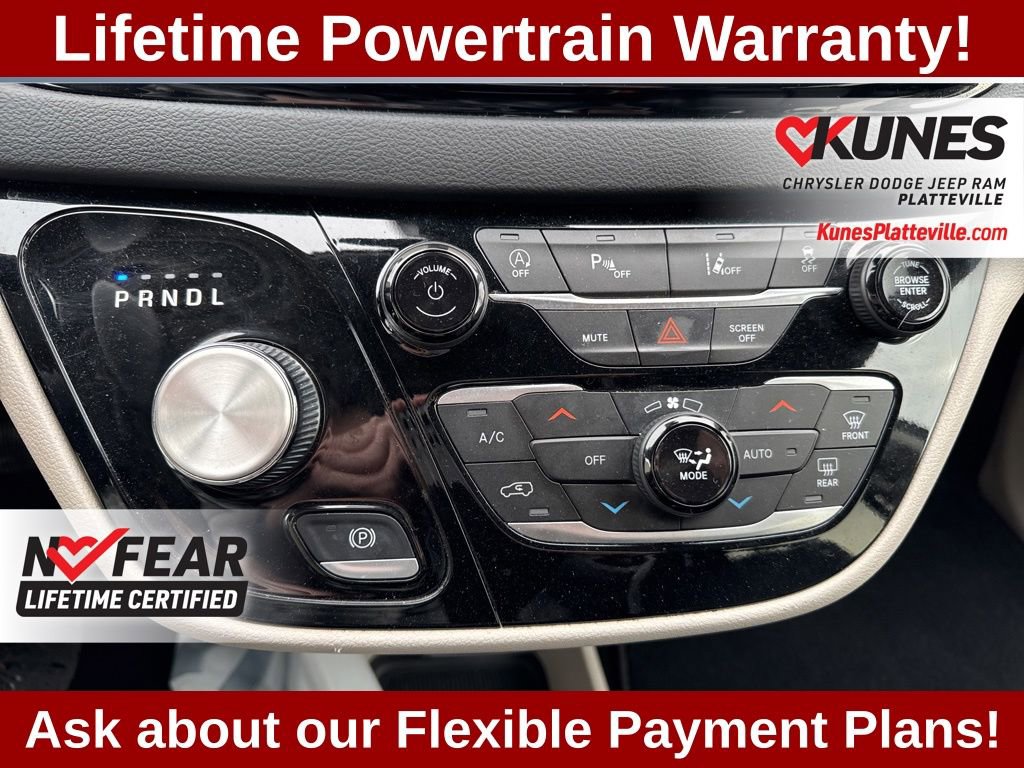 Used 2023 Chrysler Pacifica Touring-L image 24