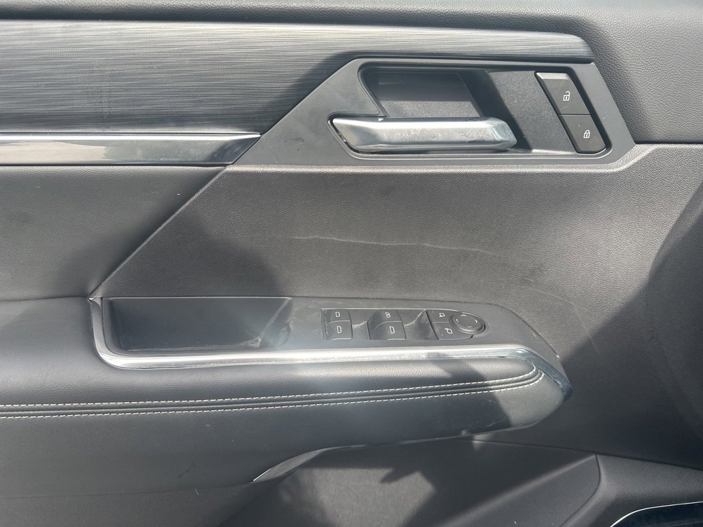 Used 2025 GMC Acadia Elevation image 10