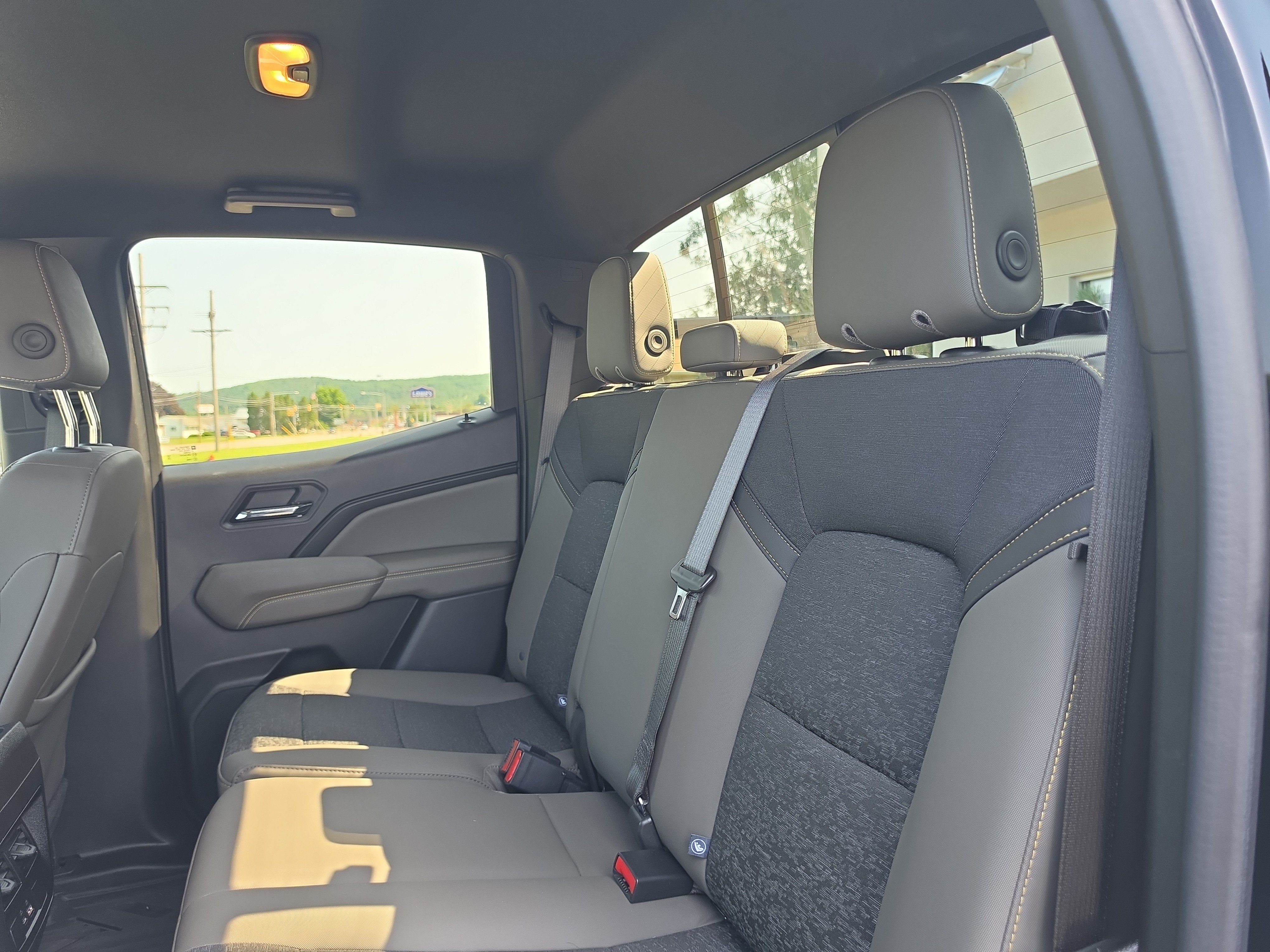 Used 2024 Chevrolet Colorado ZR2 w/ Technology Package AWD/4WD image 14