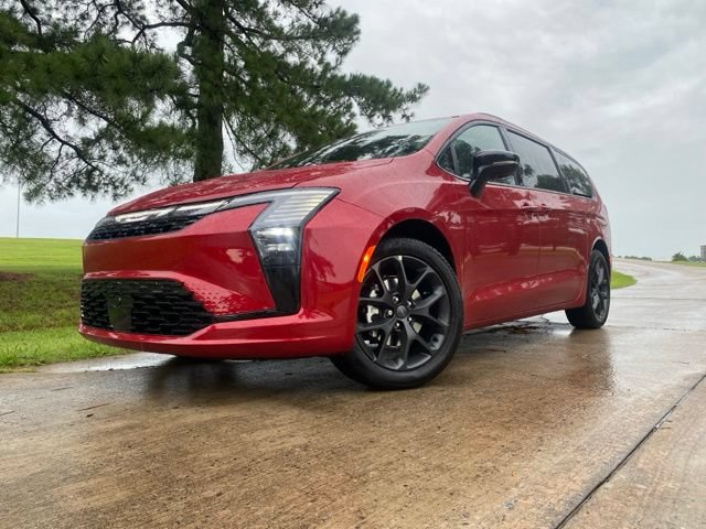 New 2027 Chrysler Pacifica Limited w/ S Appearance Package FWD image 2