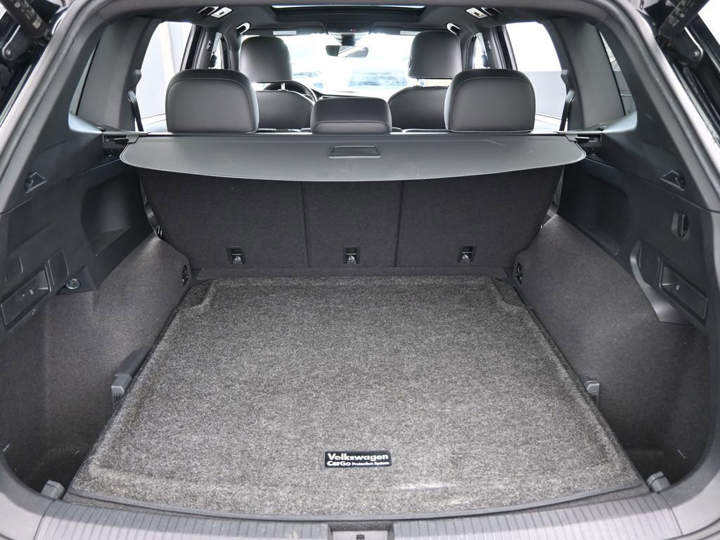 Used 2022 Volkswagen Tiguan SEL R-Line image 44
