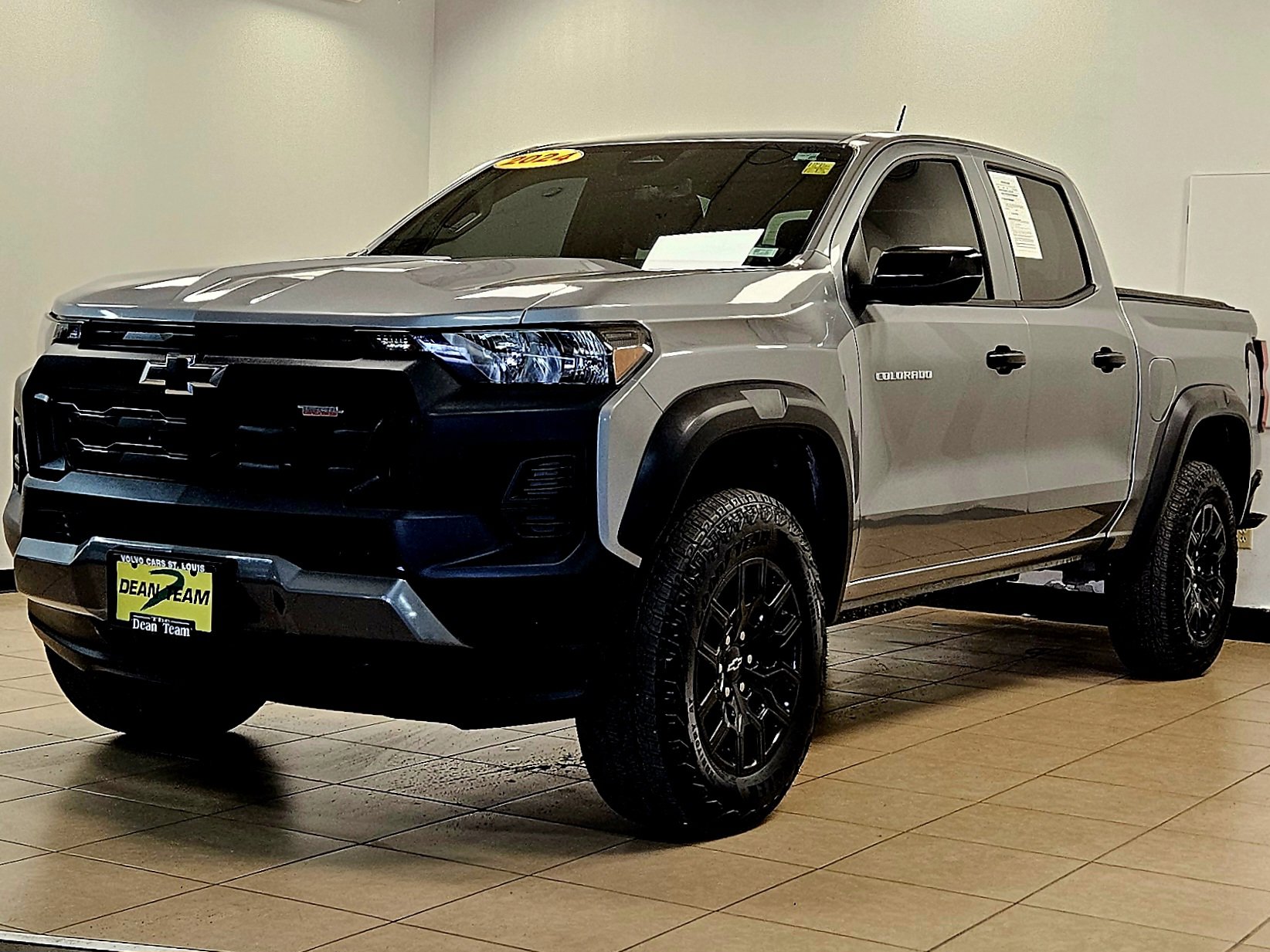 Used 2024 Chevrolet Colorado Trail Boss w/ Advanced Trailering Package image 2