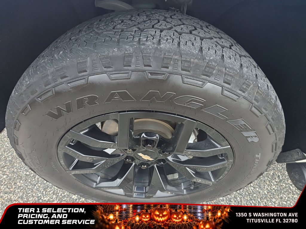 Used 2022 Chevrolet Suburban Z71 w/ Luxury Package AWD/4WD image 12