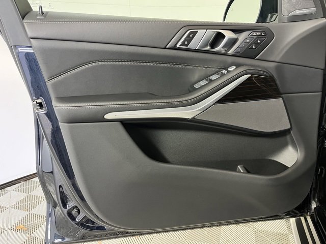 Used 2023 BMW X7 xDrive40i w/ Executive Package image 15