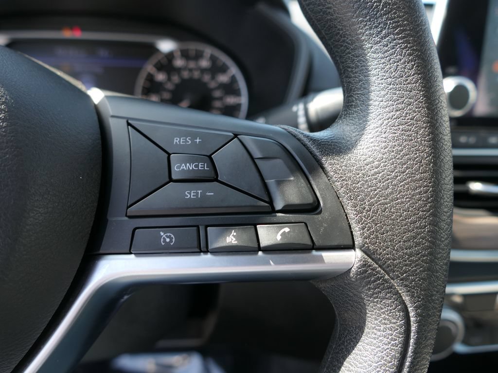 Used 2024 Nissan Altima 2.5 SV FWD image 14