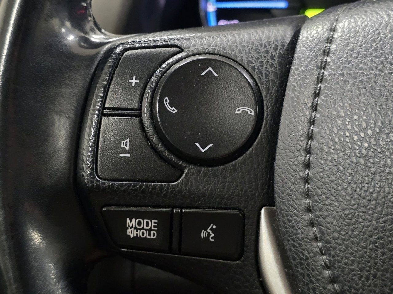Used 2018 Toyota RAV4 XLE image 34