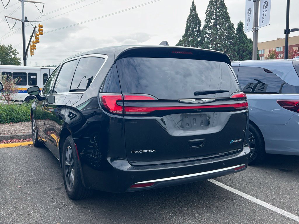 Used 2024 Chrysler Pacifica Limited FWD image 6