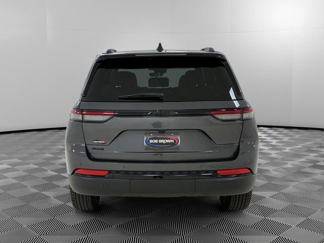 Used 2025 Jeep Grand Cherokee Altitude AWD/4WD image 4