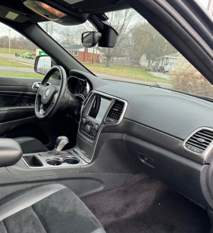 Used 2018 Jeep Grand Cherokee Altitude AWD/4WD image 17