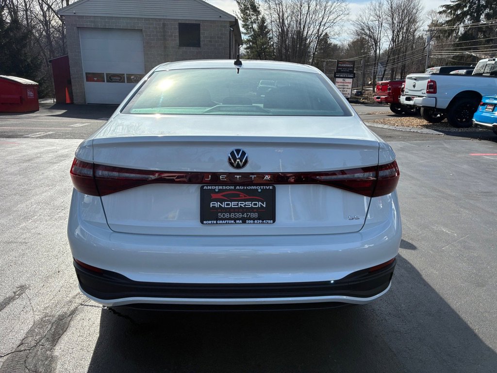Used 2025 Volkswagen Jetta SE w/ Sunroof Package image 9
