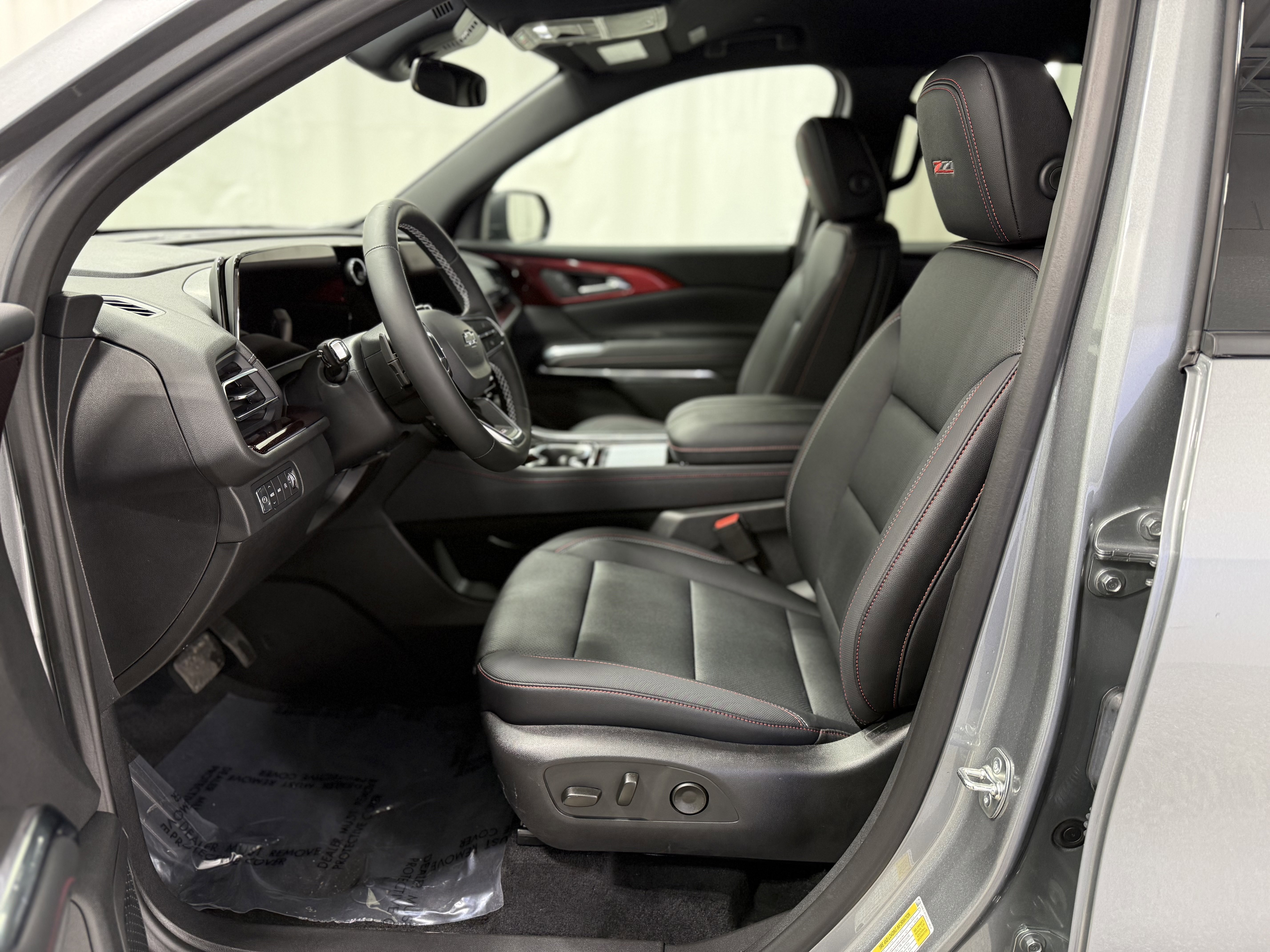 Used 2025 Chevrolet Traverse Z71 w/ Driver Confidence Package image 15