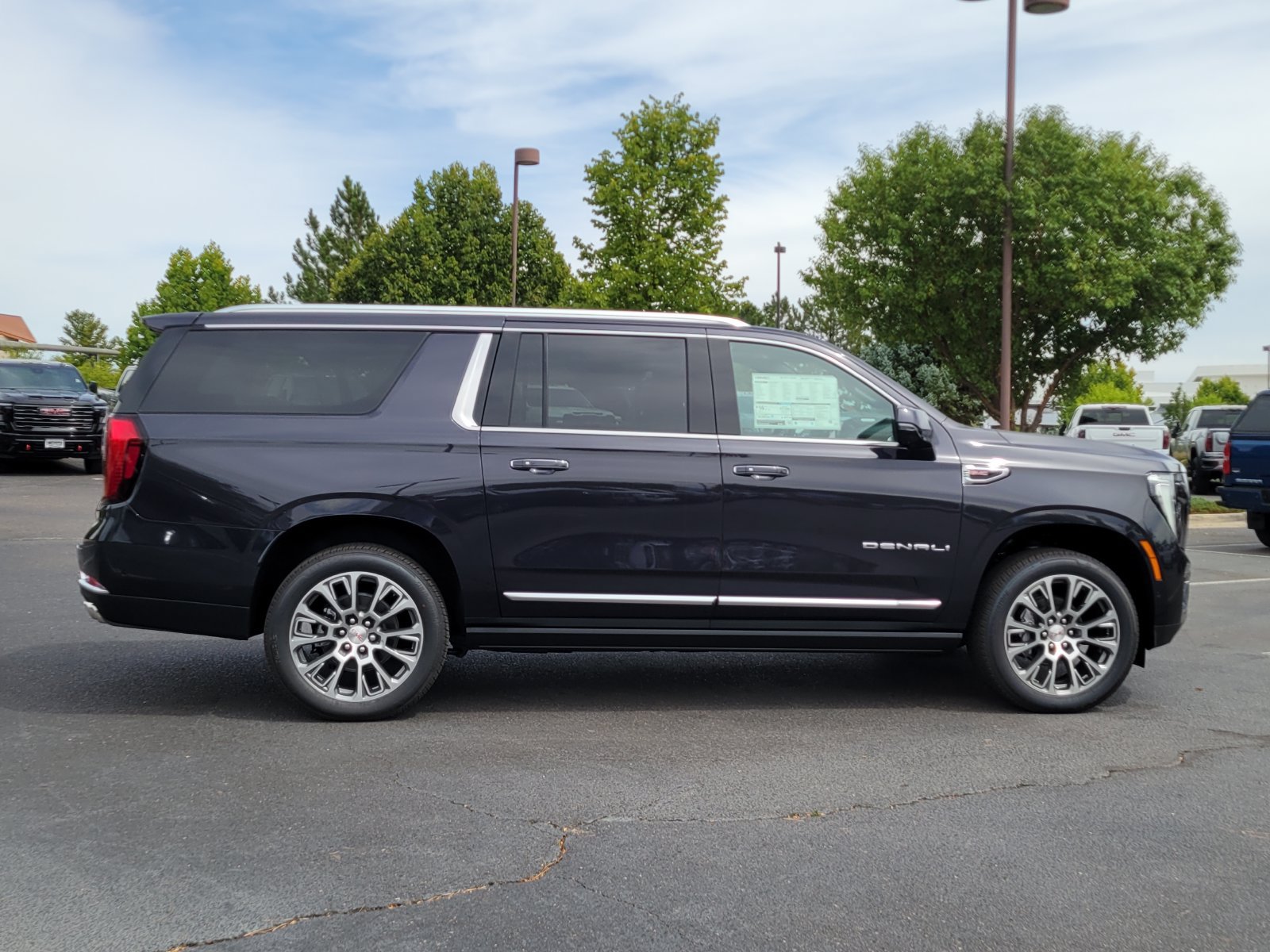 New 2026 GMC Yukon XL Denali w/ Denali Reserve Package AWD/4WD image 2