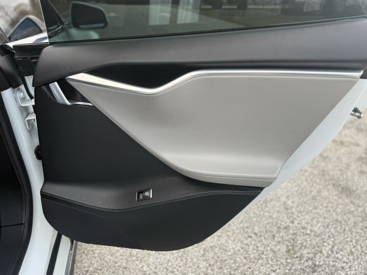 Used 2016 Tesla Model S 85D image 46