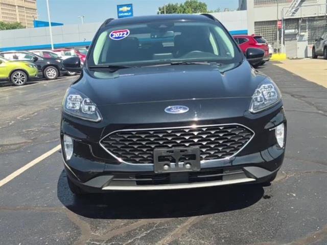 Used 2022 Ford Escape Titanium image 3