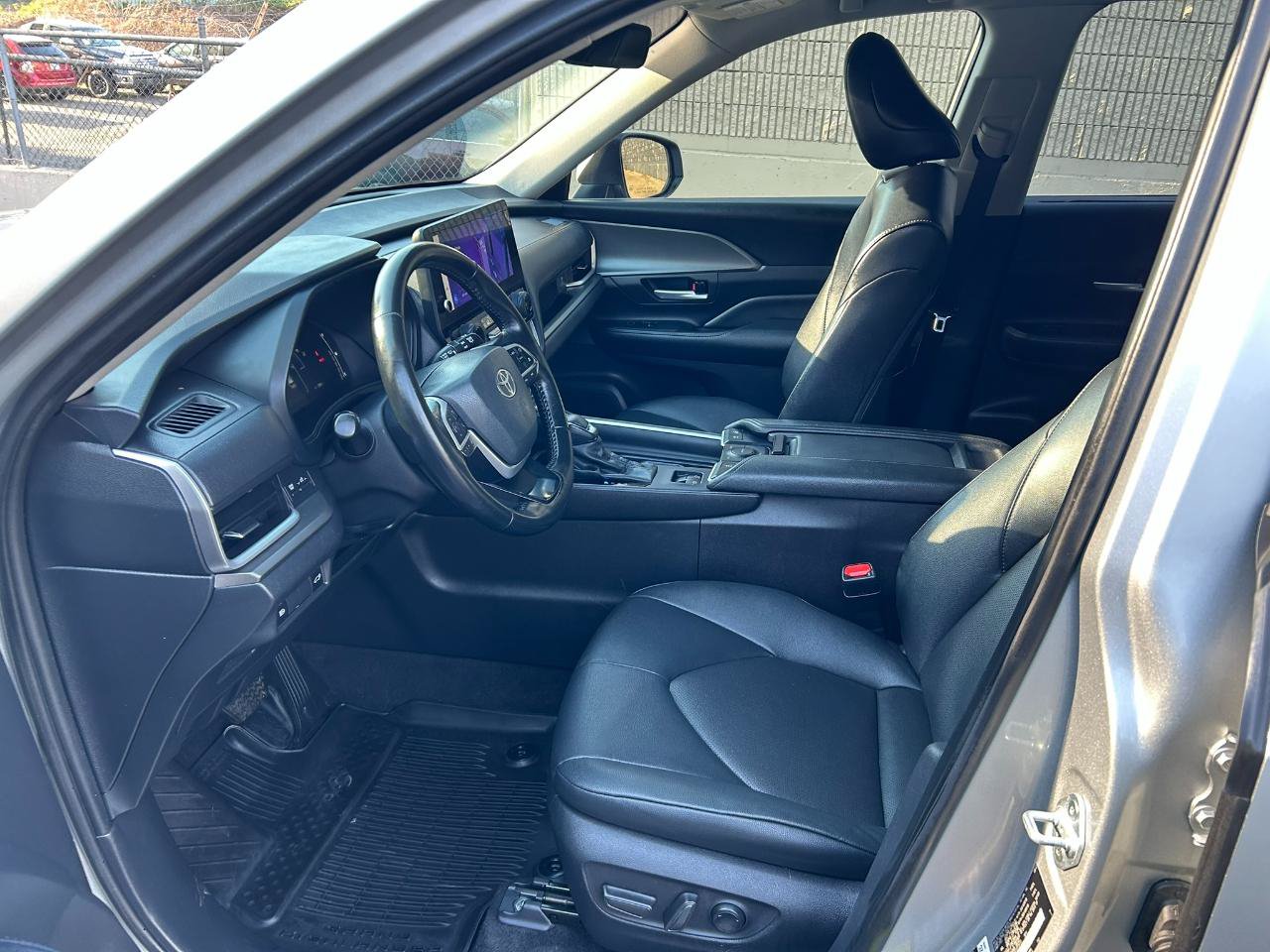 Used 2024 Toyota Grand Highlander AWD Hybrid image 12