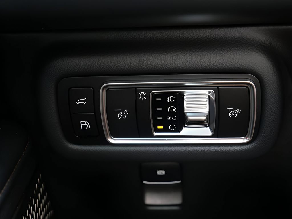 Used 2025 Lincoln Nautilus Reserve AWD/4WD image 17
