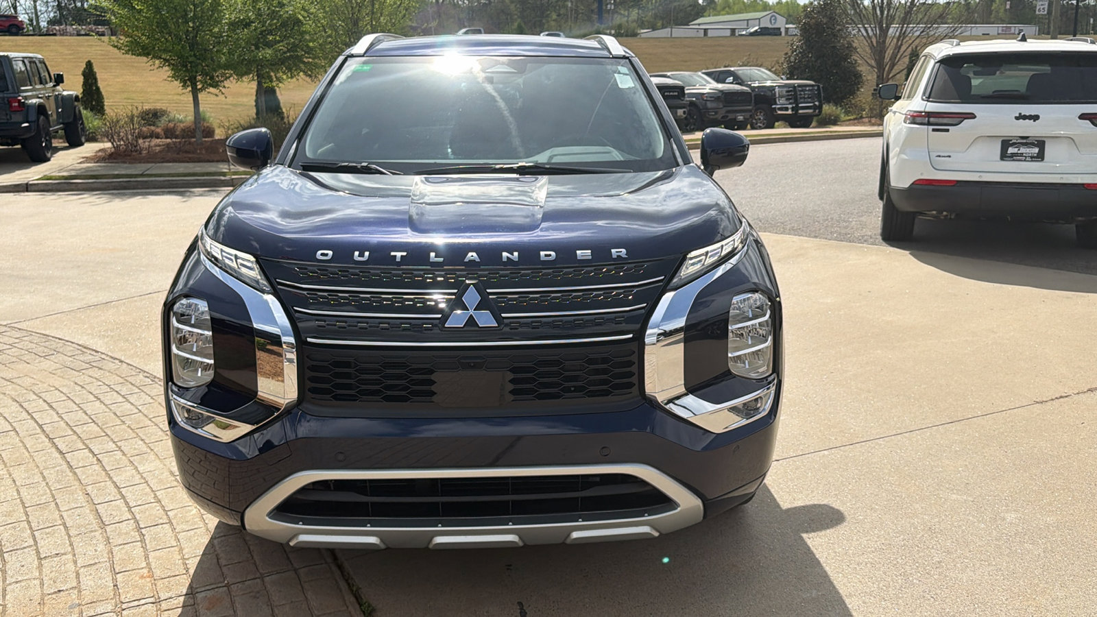 Used 2022 Mitsubishi Outlander SEL image 3