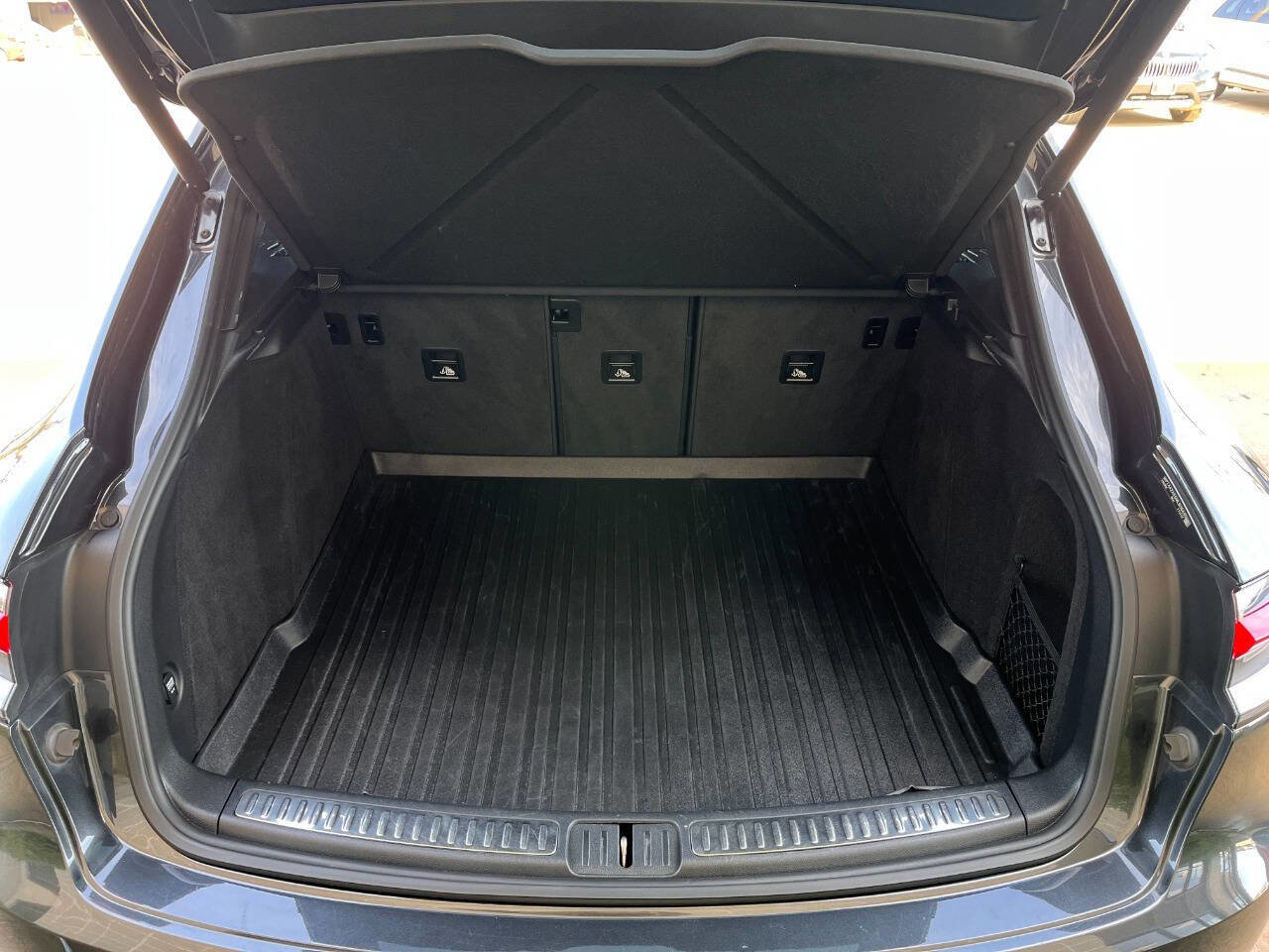 Used 2021 Porsche Macan image 19