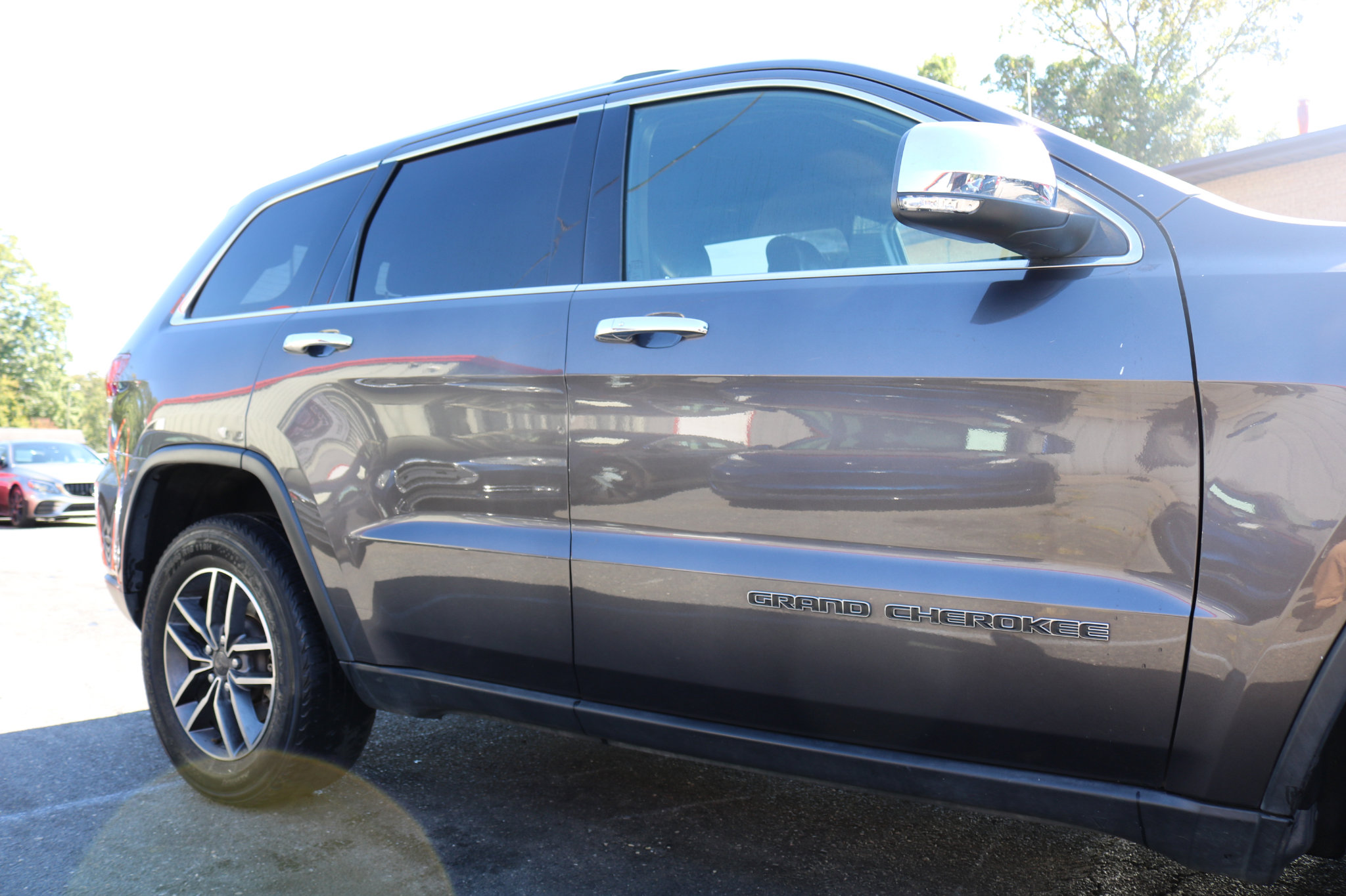 Used 2021 Jeep Grand Cherokee Limited w/ Luxury Group II image 9