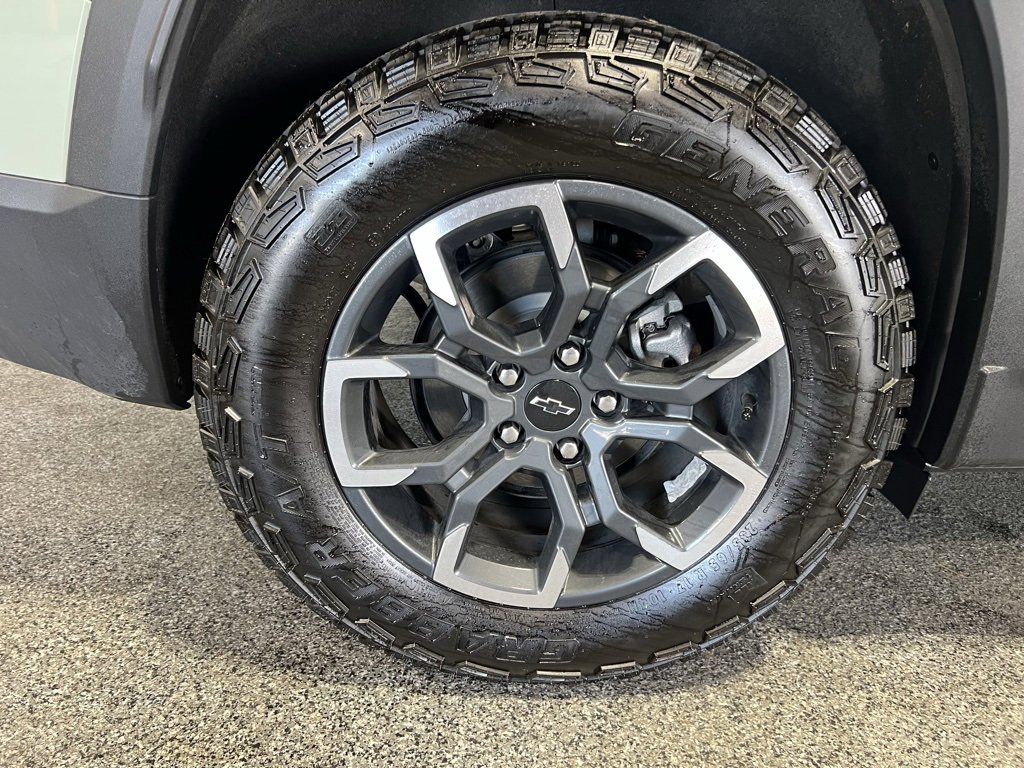 Certified 2025 Chevrolet Equinox ACTIV w/ Safety and Technology Package image 19