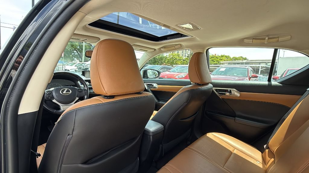 Used 2016 Lexus CT 200h w/ Navigation Package FWD image 26